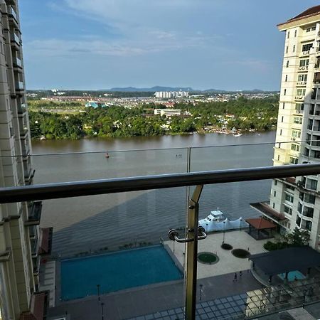 A.R Homestay Riverine Condominium Kuching Esterno foto